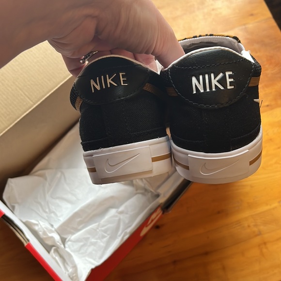 Woman’s NIKE size 7.5 leopard slip ons - Picture 4 of 9